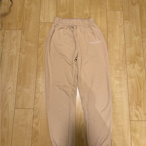 MISSGUIDED Tan Sweatset (sweatpants and oversized t-shirt) - Picture 4 of 6